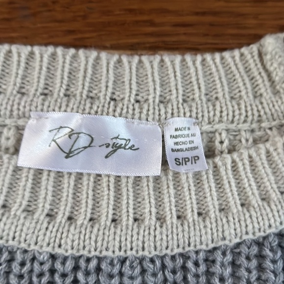 RD Style Comfy Gray/Cream Sweater Size Small - Picture 4 of 9